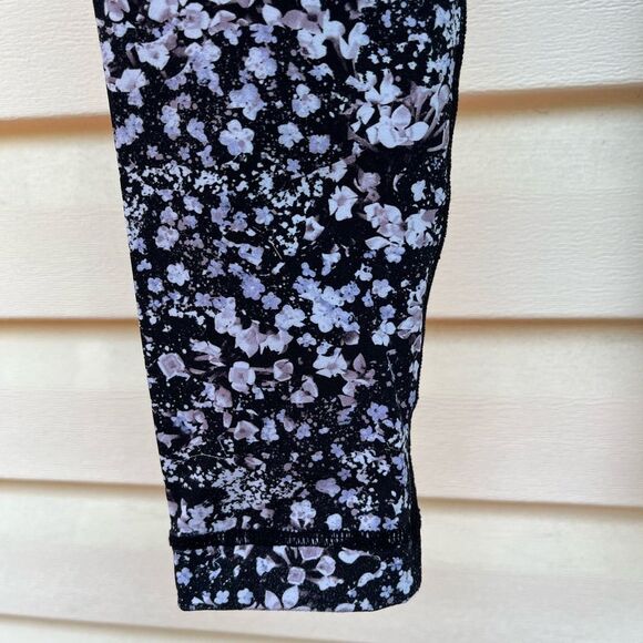 Lululemon high-rise black floral pattern, tight leggings, great support, size 4 - Picture 3 of 6